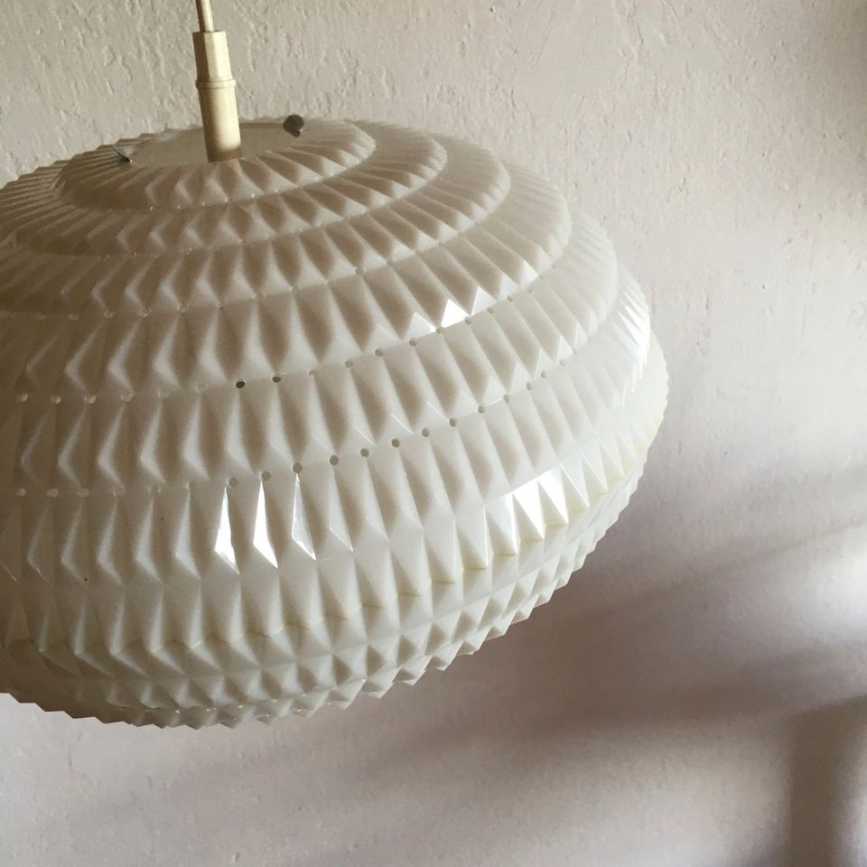 Vintage Deckenlampe Leuchte Rund Kugel 70er Kunststoff Eisglas in Dettum