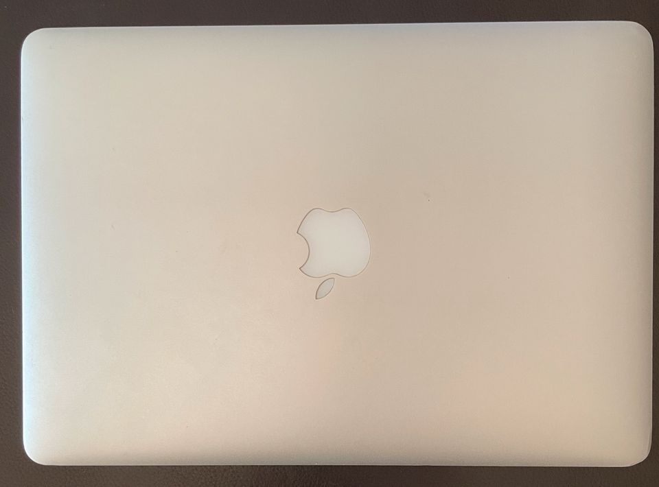 MacBook Air 13” early 2015 i7 8GB RAM 256GB SSD (MBA 7,2) in Hamburg