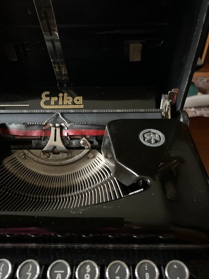 Antike Schreibmaschine Modell ERIKA in Leonberg