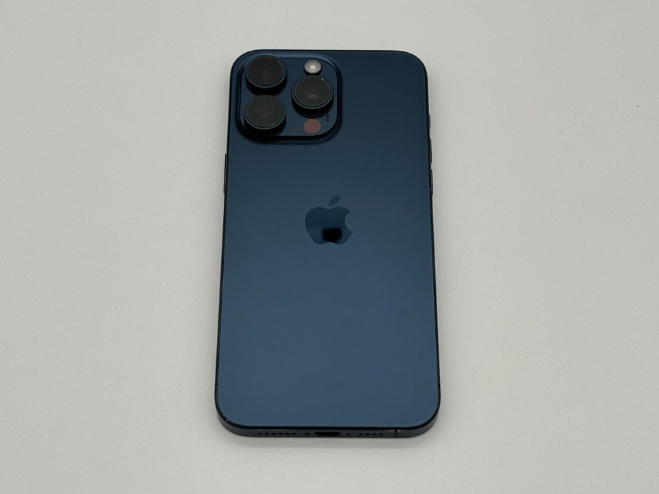 Apple iPhone 15 Pro Max 256GB Blau Titan Gebraucht in Pforzheim