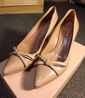 Pumps in nude mit Schleife von Prada Nordrhein-Westfalen - Solingen Vorschau
