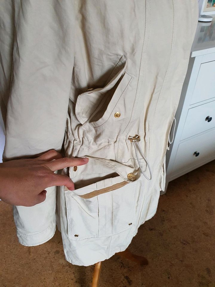 Massimo Dutti  Parka/ Übergansjacke / Mantel beige Gr. 40 in Bad Hersfeld