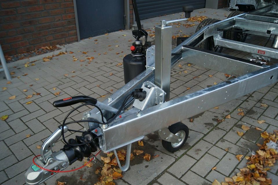 Anhänger, Heckkipper Saris K 1 170 X 276 X 30, 2000 kg Handpumpe in Wankendorf