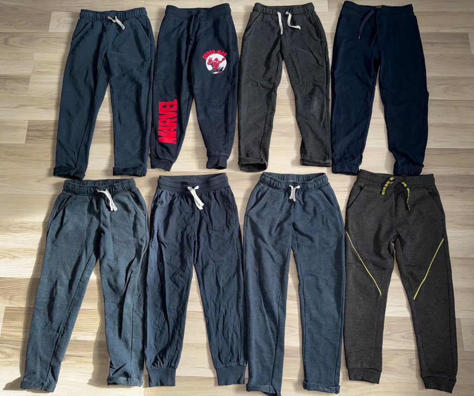 Paket Jogger Jogging Hosen Jogginghosen ungefüttert Gr 122 Slim in Bad Sulza