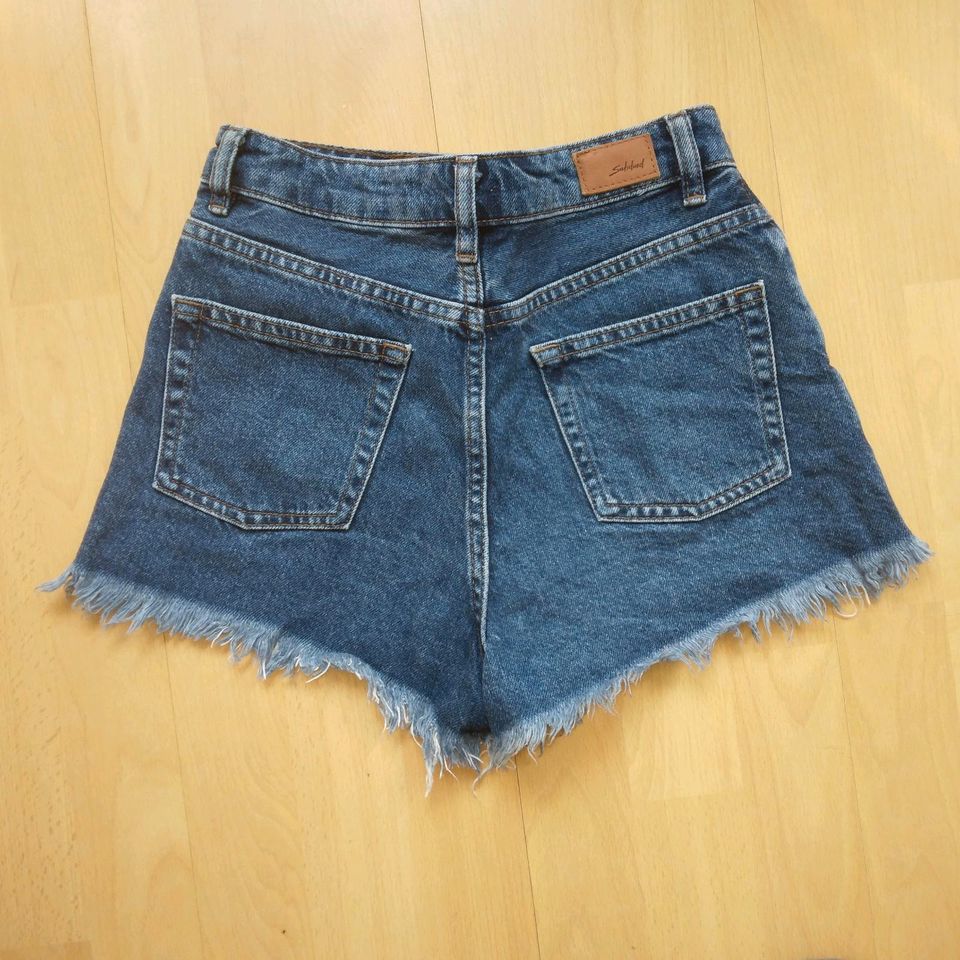 Jeansshort Subdued blau Vintage Crop Größe 32/34 in Neuss