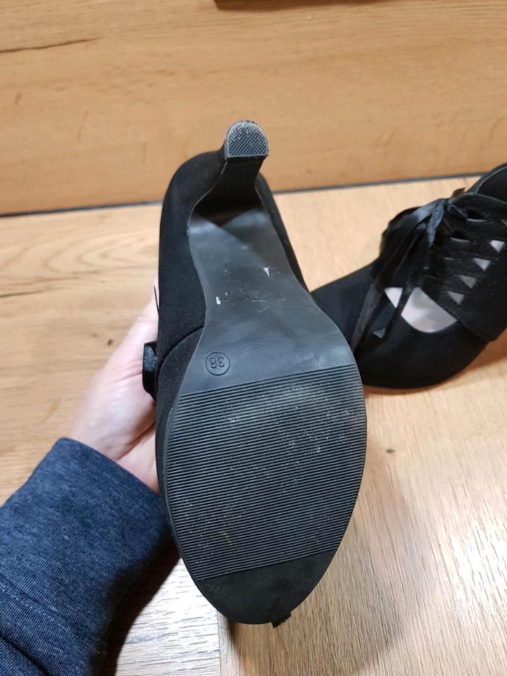 High Heels Pumps Größe 38 wie neu mit Schnürung in Barßel