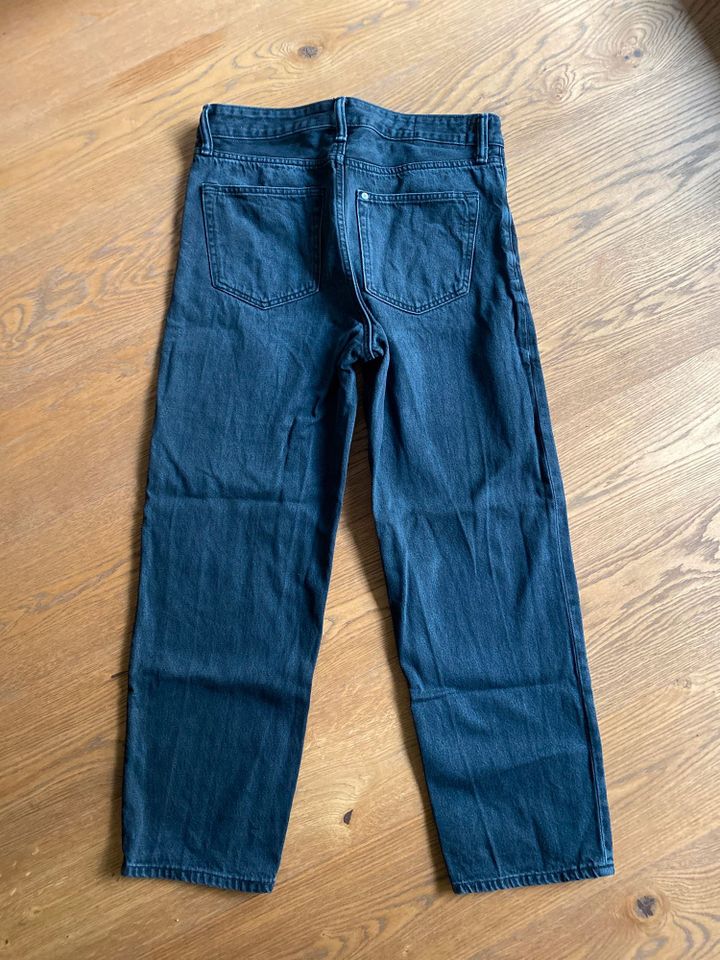 H&M Jeans loose fit schwarz 30/32 in Berlin