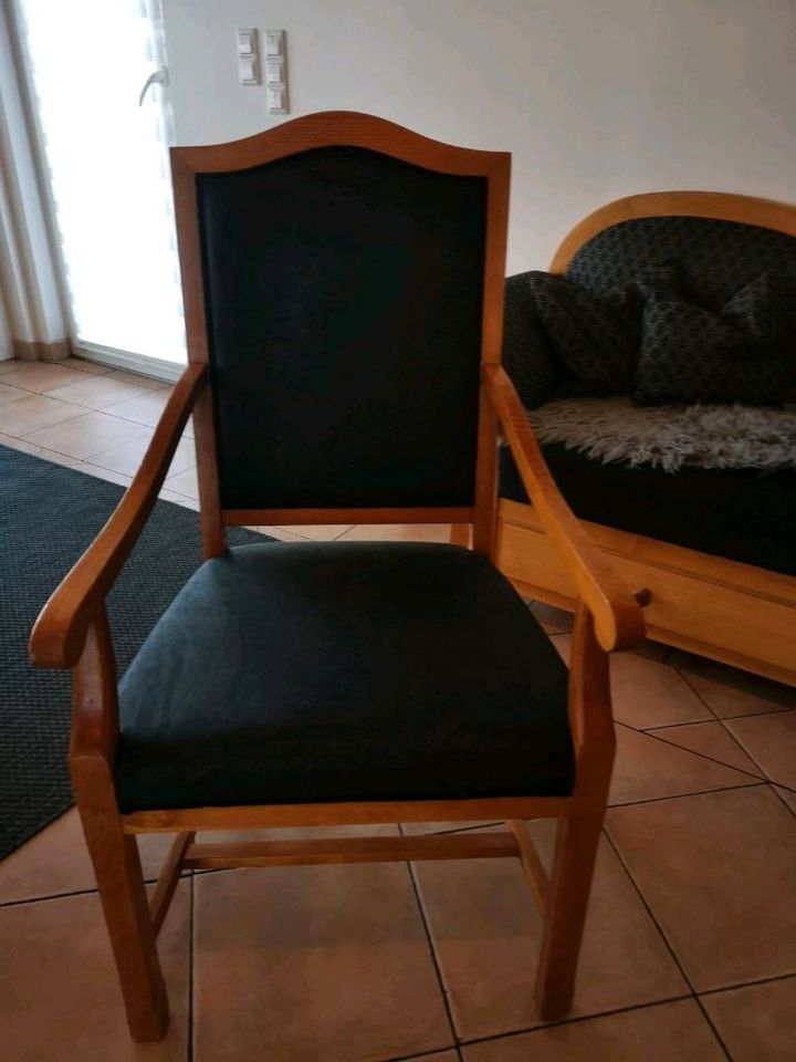 Selva Armlehnen Stuhl neu aufgepolstert und bezogen in Ortenburg