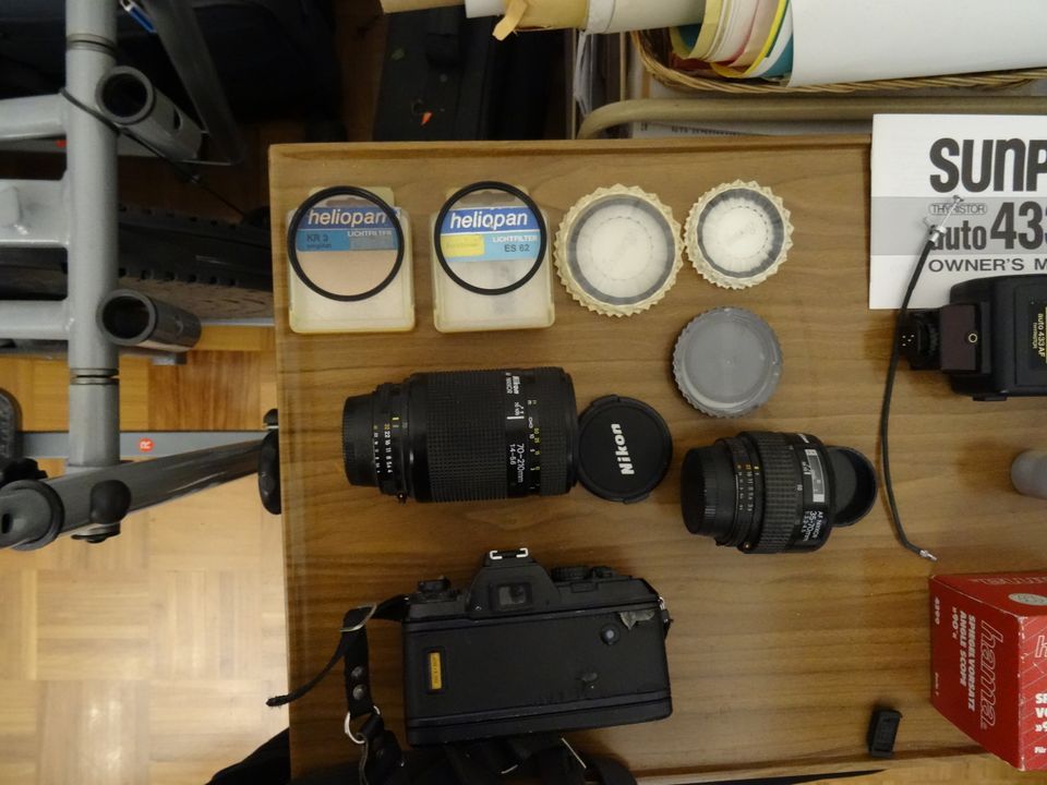 Gut erhaltene Nikon N2020AF (analoge Spiegelreflex)+viel Zubehör in Göttingen
