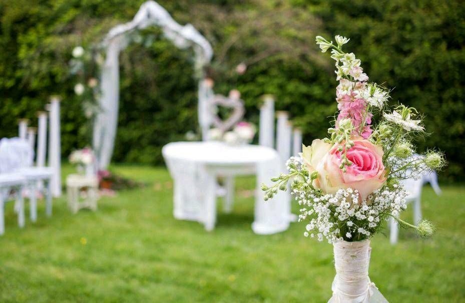 Stühle Hochzeit freie Trauung weiße Klappstühle Wedding Chair in Bad Bocklet