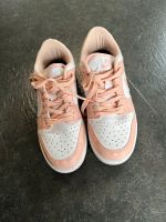 Nike Gr. 38 weiß/rosa Dunk Low? Rheinland-Pfalz - Wilgartswiesen Vorschau