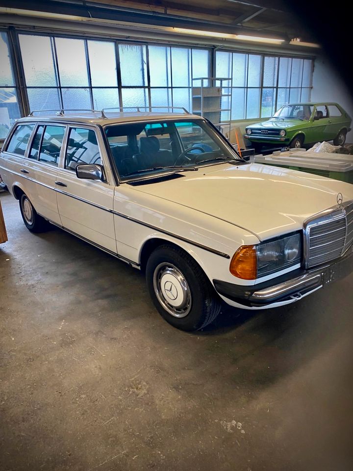 Mercedes-Benz W123 200T, Kombi in Neuenbürg