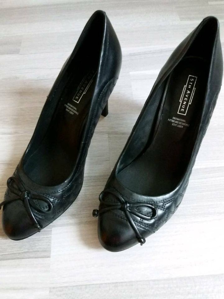 Tolle schwarze Lederpumps - neu in Heere