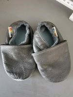 Graue Schlappen Krabbelschuhe Schuhe 12cm Hessen - Steinau an der Straße Vorschau