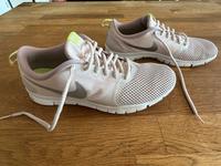 Nike WMNS Flex Essential TR Fitnessschuhe Frauen Größe 40 rosa Nordrhein-Westfalen - Werl Vorschau