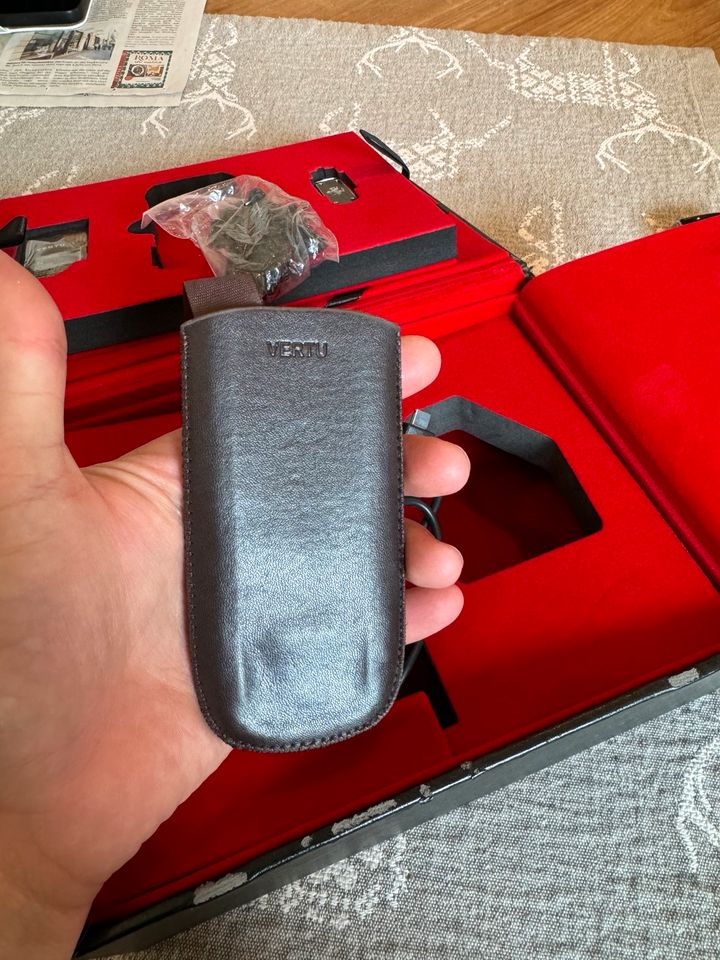 Vertu Handy Ferrari Edition in Sauerlach