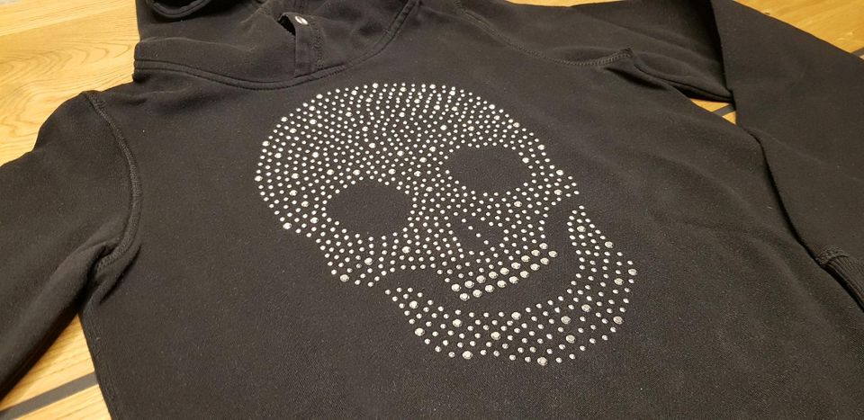 H&M Hoodie Kapuzen-Pullover Totenkopf Halloween 152/158 in Leipzig