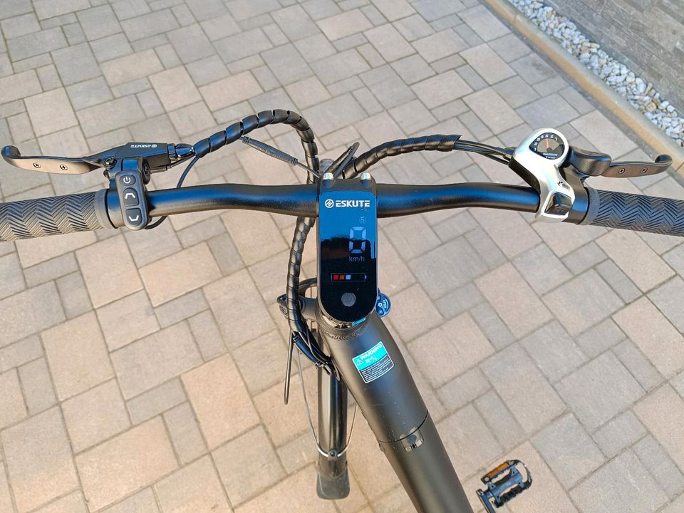 E Bike Neuwertig in Zeitz