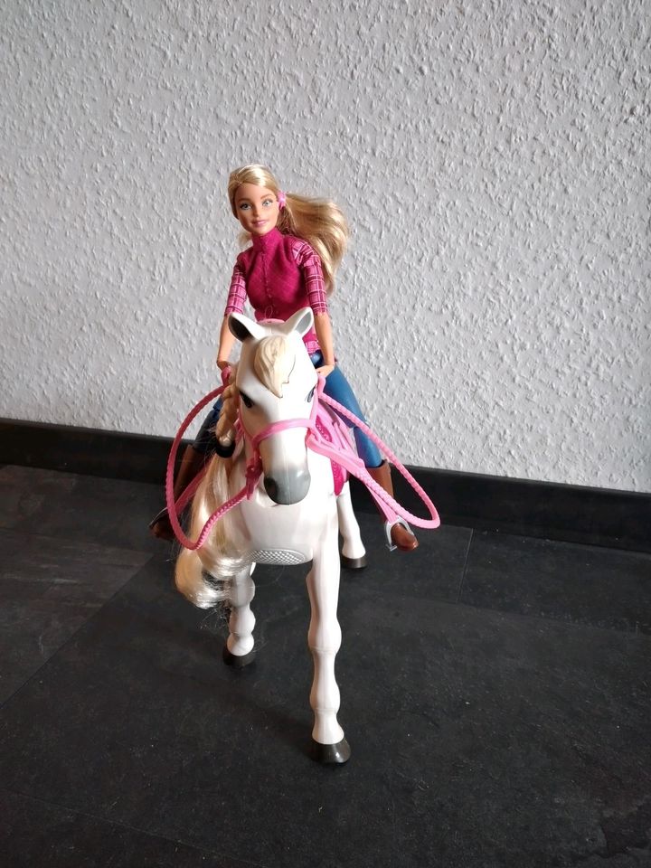 Barbie Traumpferd interaktiv in Hille