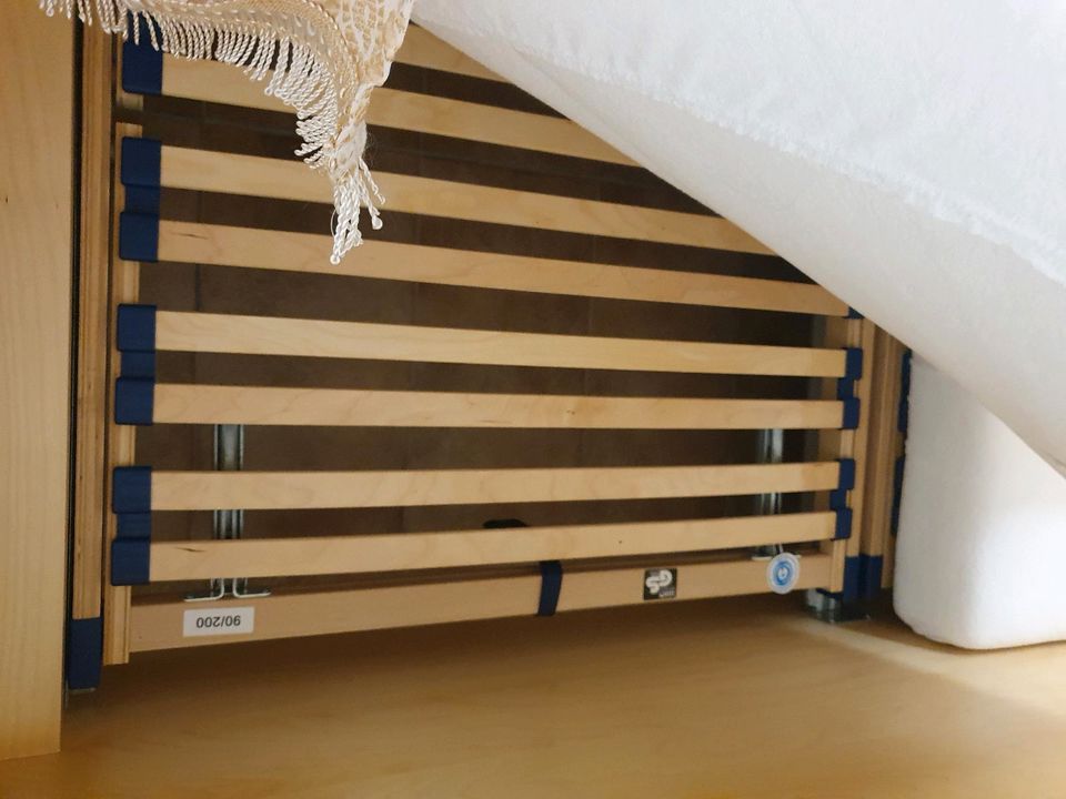 IKEA Malm Doppelbett komplett und Beistelltisch in Murnau am Staffelsee