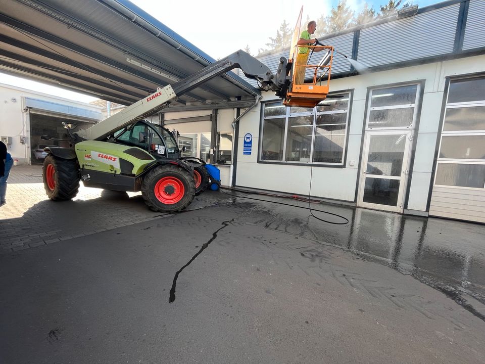 Teleskoplader mit Arbeitskorb , Reinigungsarbeiten , Baumpflege in Prüm