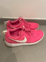 Pinke Nike Turnschuhe Stoffschuhe Sportschuhe Laufschuhe Sneaker Bayern - Wörthsee Vorschau