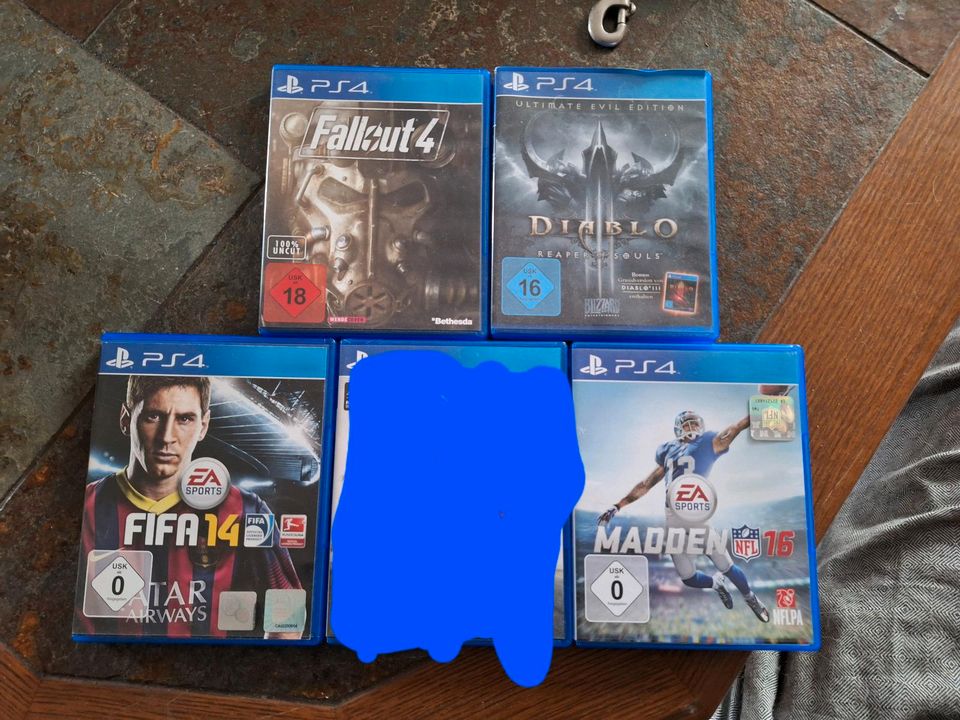 Ps4 Konsole mit 2 tb Festplatte und 4 spielen in Arnsberg