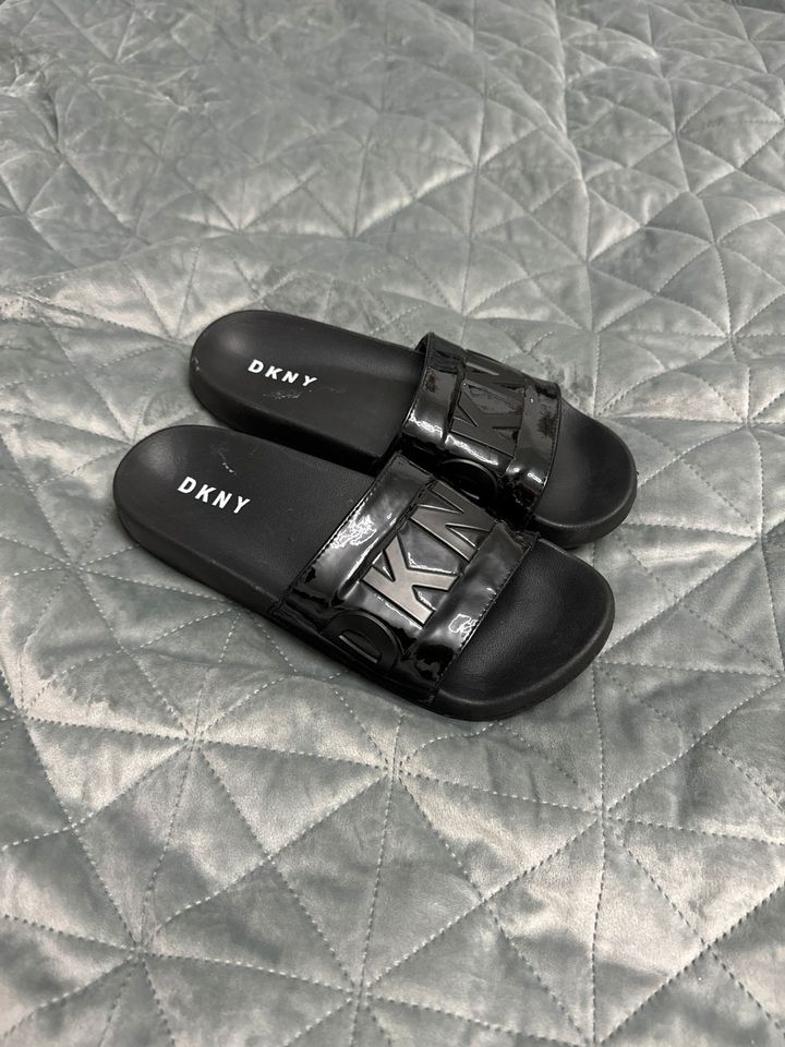 PANTOLETTE  DKNY gr 39 in Wismar