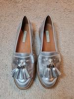 Neu Buffalo Loafer Gr. 37 Silber Quasten Mokassins Slipper Leder Nordrhein-Westfalen - Neuss Vorschau