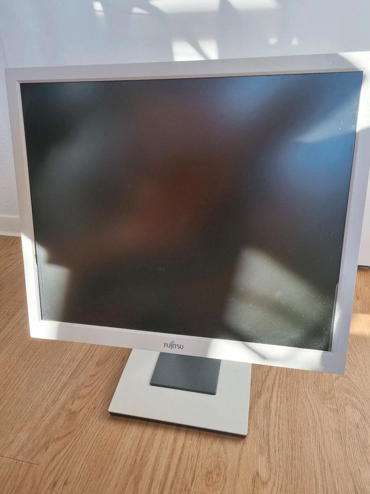 Monitor / Flachbildschirm in Maintal