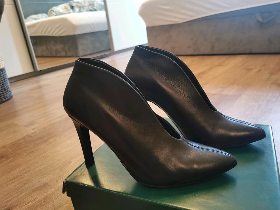 Pumps, high heels, Stiefel Neu Gr. 6 in Hamburg