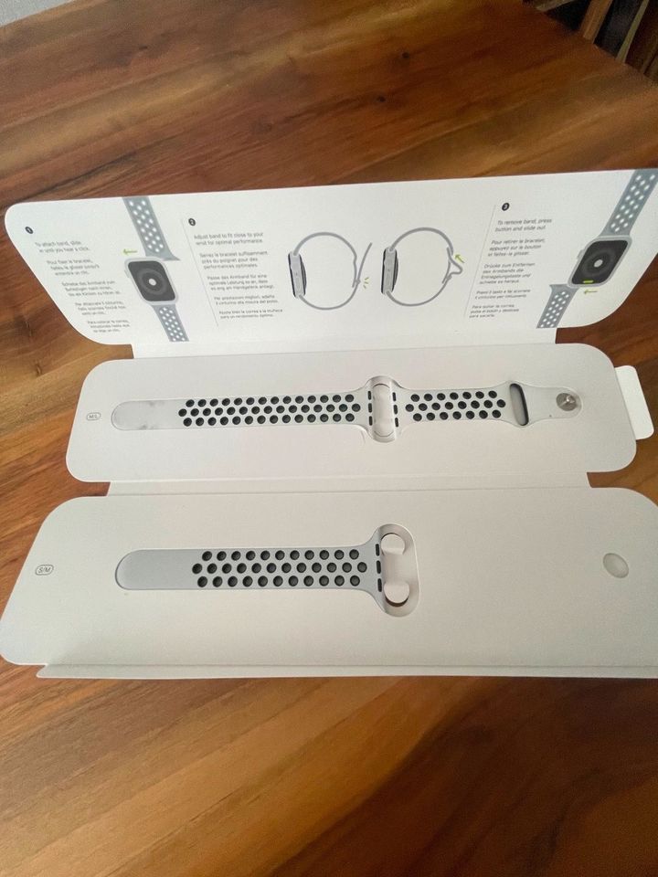 Apple Watch Series 5 LTE 44 mm Silber (Nike Edition) in Overath