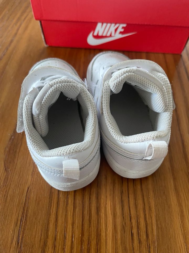 Nike Sneaker weiß Gr. 23,5 in Metten