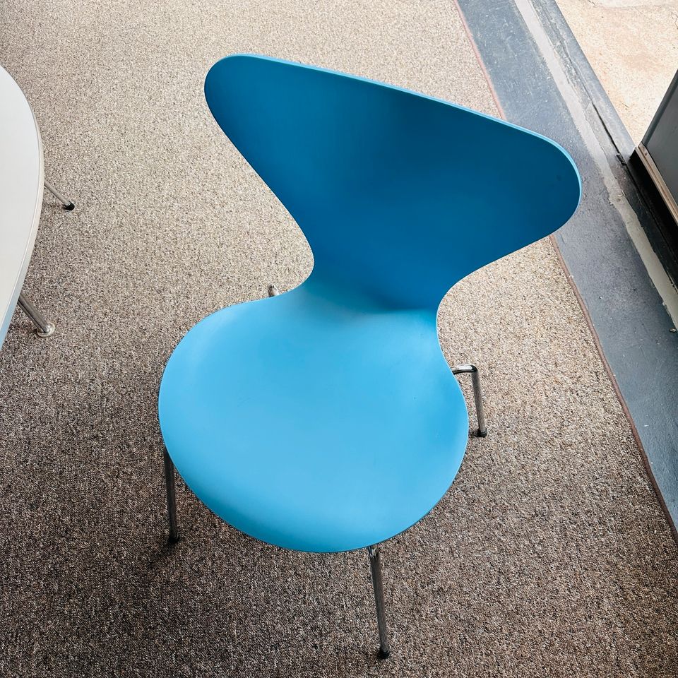 Tolles Fritz Hansen Set! 6x bunte Stühle | Model: Serie 7 (3107) | Esstisch von Piet Hein  / Bruno Mathsson | Arne Jacobsen Design | Vintage Mid-Century Designklassiker in Köln