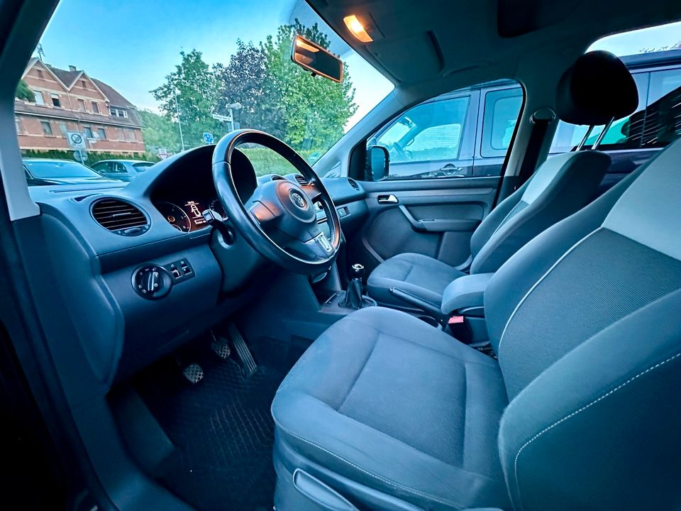 VW Caddy TDI BMT Klima Tempomat Flügeltür 8xbereift in Bietigheim-Bissingen