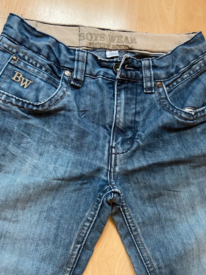 Jeans Shorts kurze Hosen Größe 116/122 134 140 in Krefeld