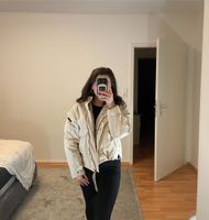 Jacke Creme XS Bershka Felloptik Hamburg - Wandsbek Vorschau