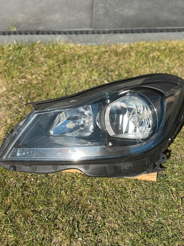 Mercedes-Benz W204 Facelift Halogen Scheinwerfer A2048209559 in Löhne
