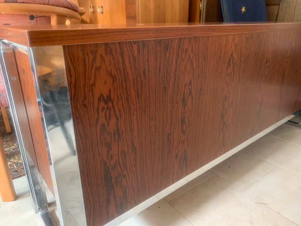 1970er Rosewood Palisander Sideboard mit Chromstahlgestell in Stuttgart