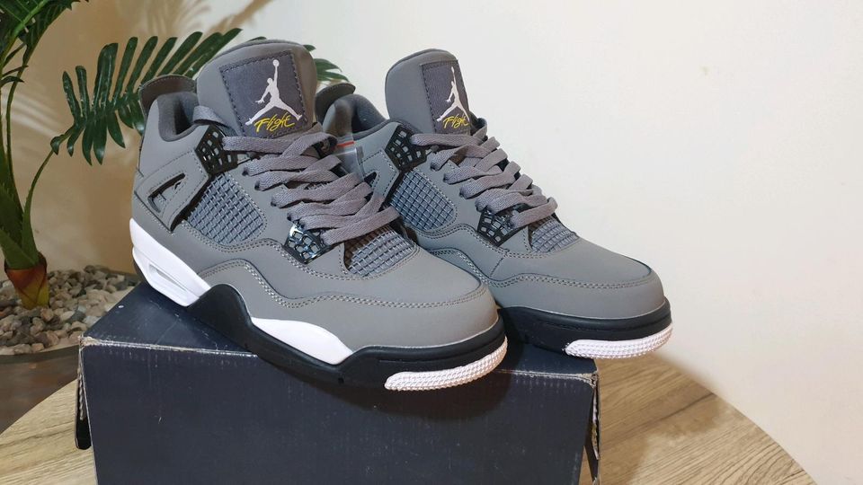 Air Jordan 4 Retro Cool Grey Schuhe, in der Größe 43 in Brühl