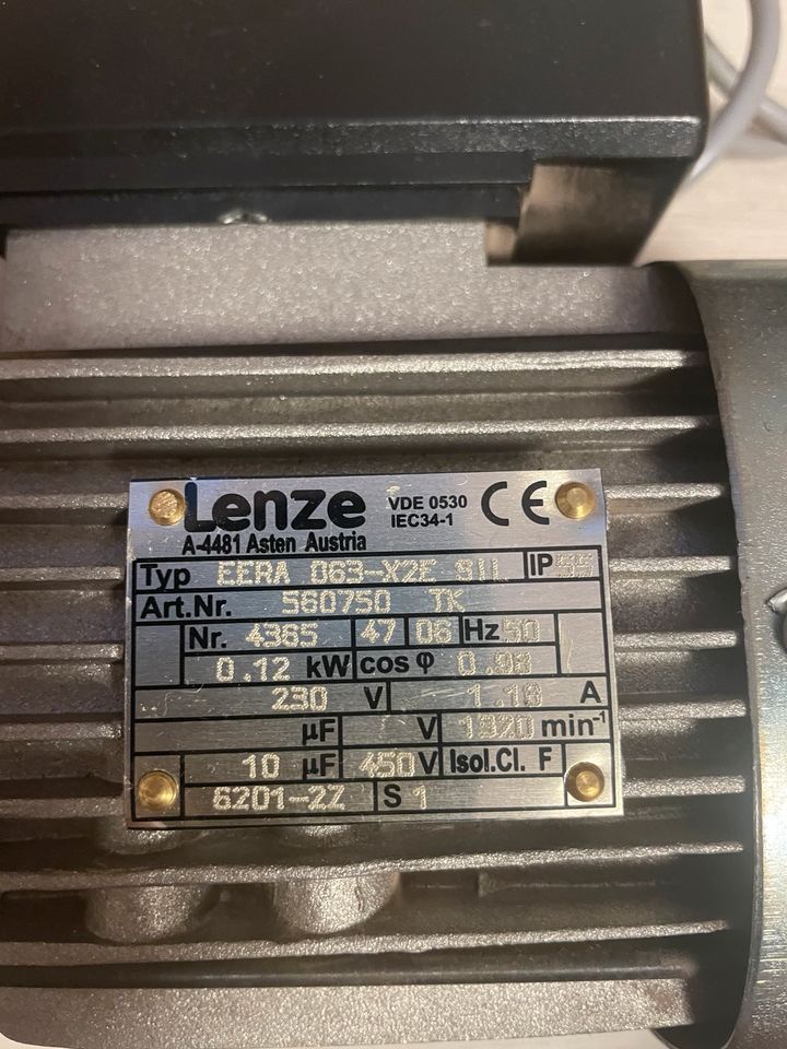 Lenze Getriebemotor/ Schneckenmotor EERA 063-X2E SIL in Himmelkron