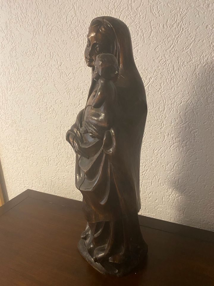 Antike Madonna mit Kind in Taufkirchen