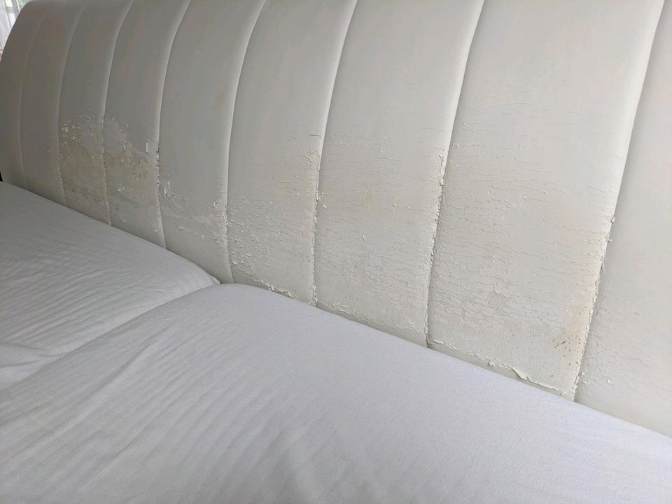 Bett ohne Matratzen und Lattenroste in Wermelskirchen