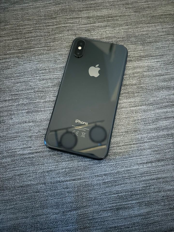 iPhone XS in schwarz in Köln