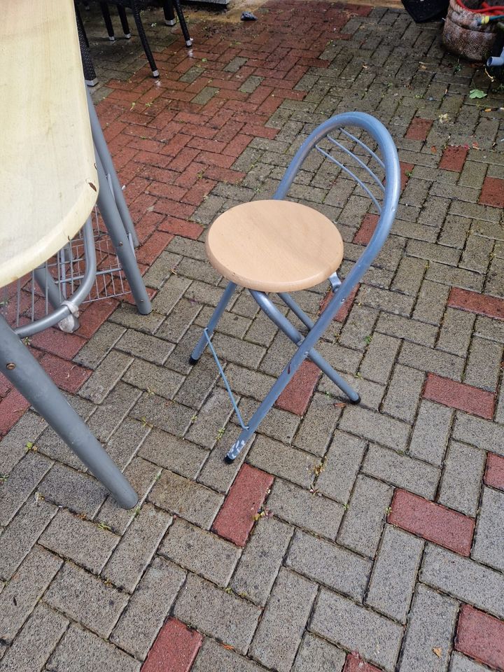 Bartisch mit Stühle in Homburg