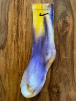 DIY Nike Socken in Batik Stil lila / gelb Niedersachsen - Osnabrück Vorschau