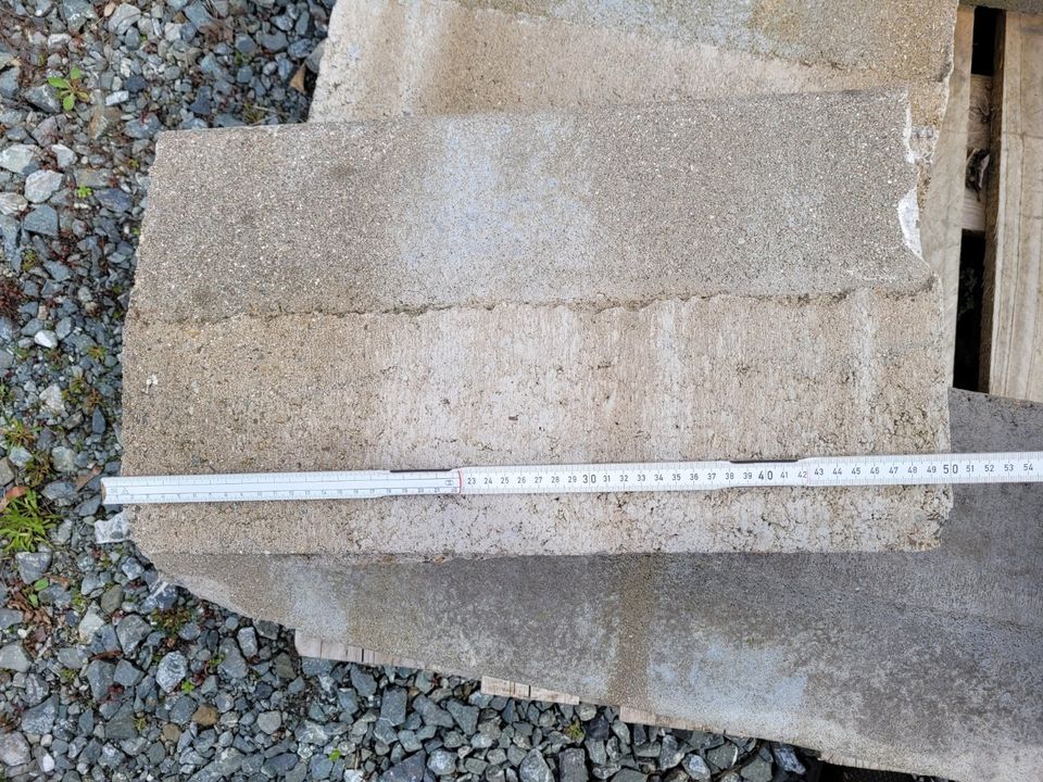 Betonrandsteine grau neuwertig 0,50m bis 1,0m x 0,3m Bordsteine in Bayreuth