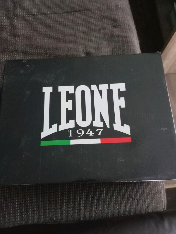 Boxschuhe von der Marke LEONE in Finnentrop