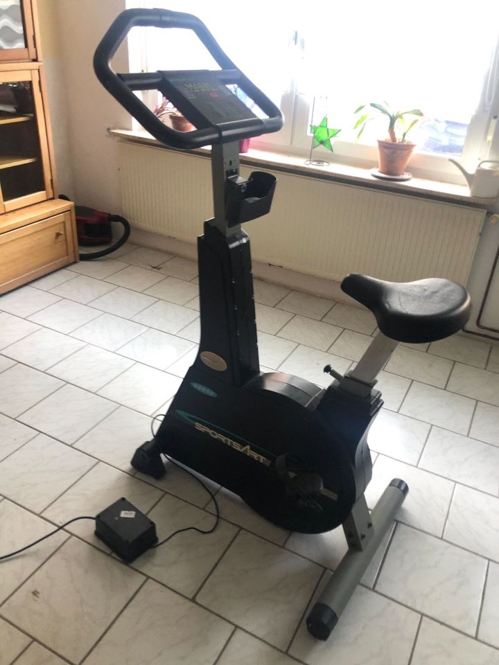 Ergometer Trainings Fahrrad Fitness Herzfrequenz Heimtrainer in Ilsede