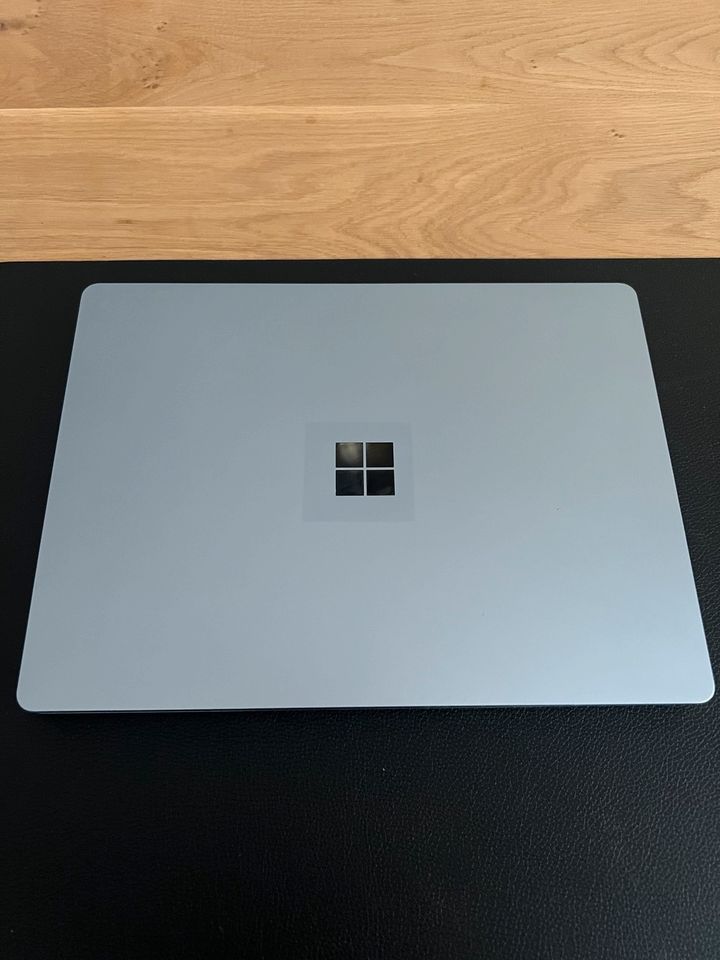 Surface Laptop Go in Leipzig